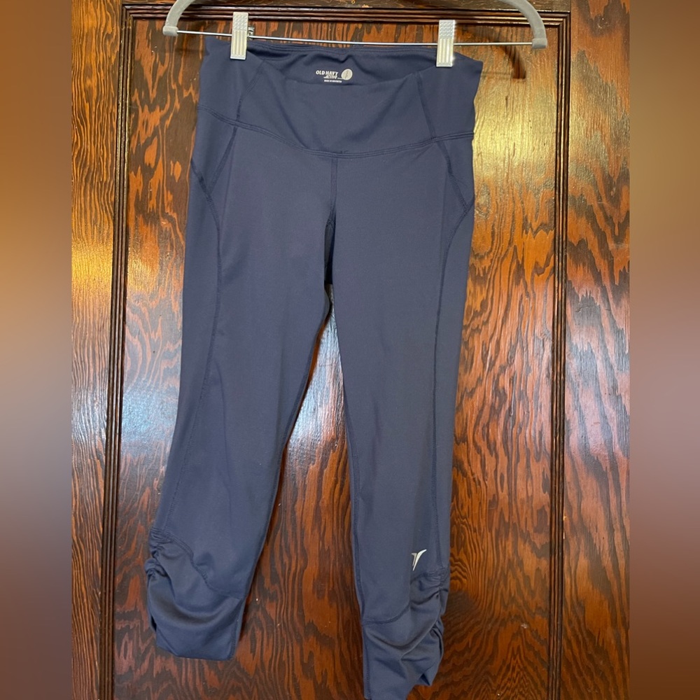 Old Navy cropped workout leggings